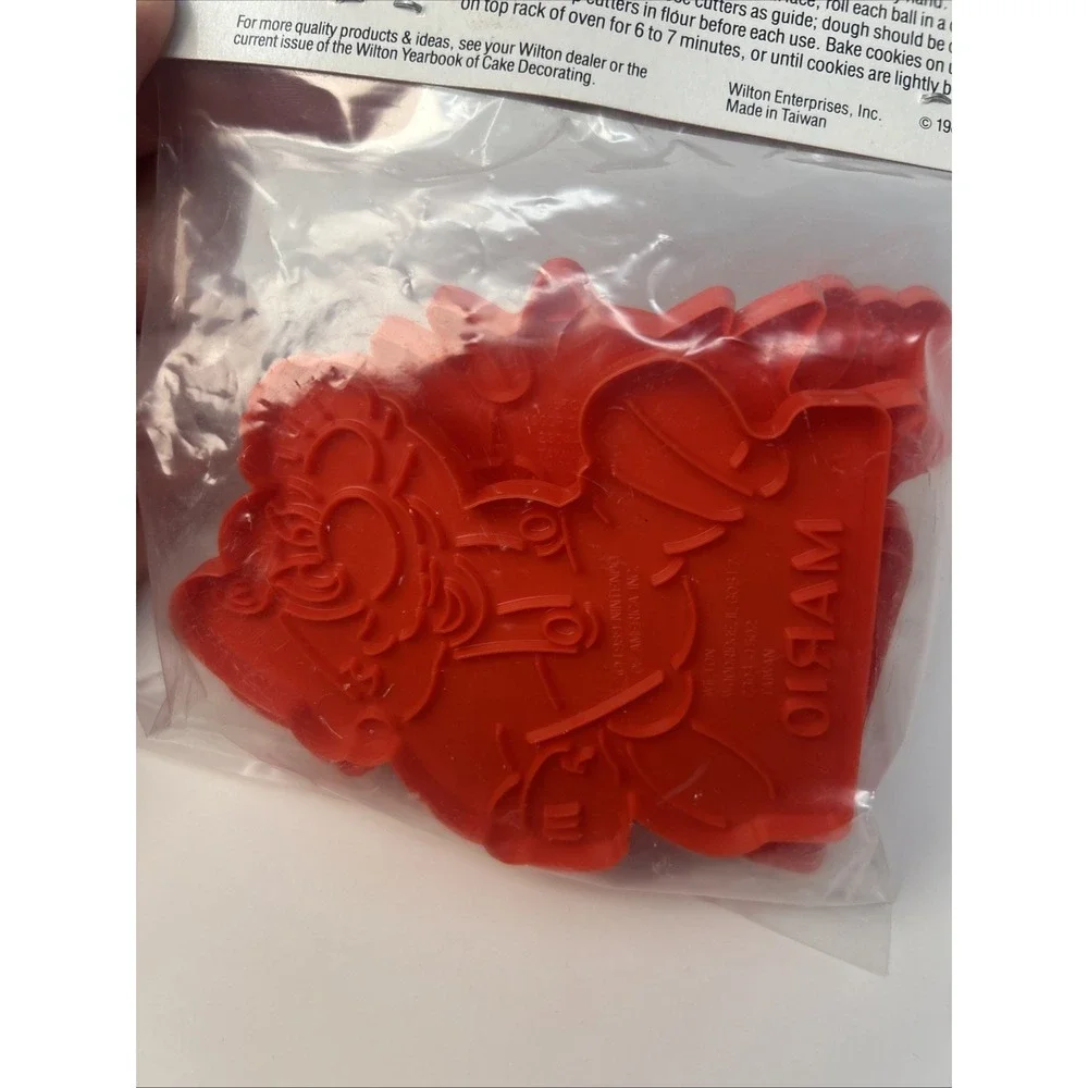 NEW Vintage Wilton Nintendo Super Mario Bros Cookie Cutters Set Of 4 1989